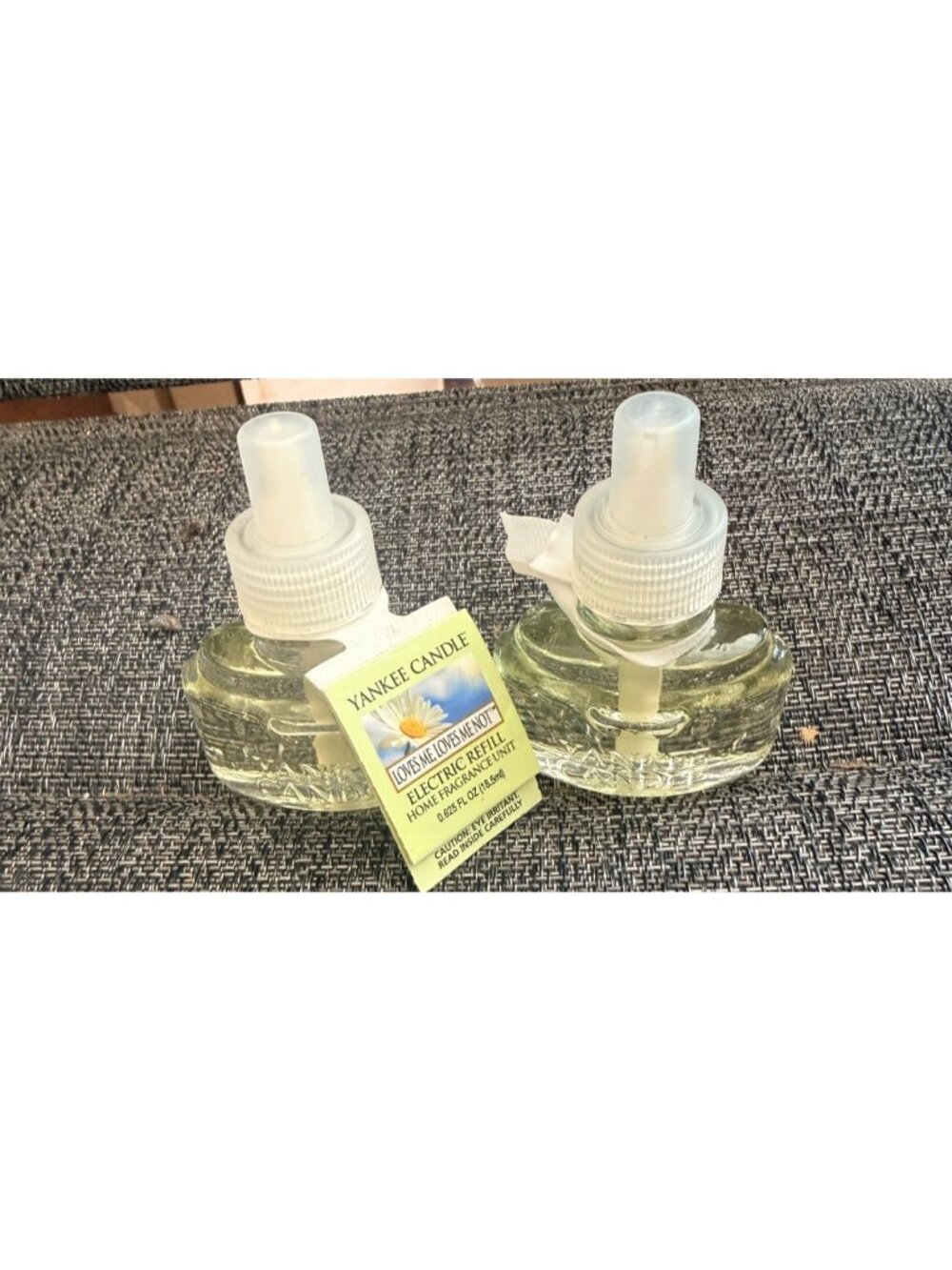 2 Yankee Candle Loves me, Loves me not Scented Oil Plug-in Refill